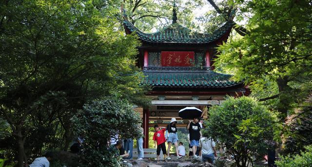 探寻长沙的丰富之美（领略长沙的自然风光与历史文化遗迹）