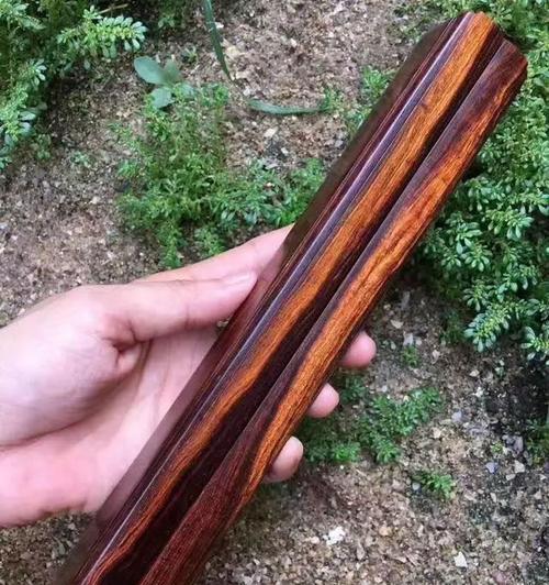 如何鉴别黄花梨的真假?教你几招简单有效的方法?