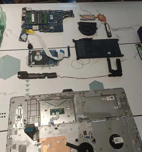 戴尔电脑的c口具体位置在哪里？